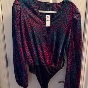 Express Print Wrap Style Long Sleeve Bodysuit Size Small  NWT